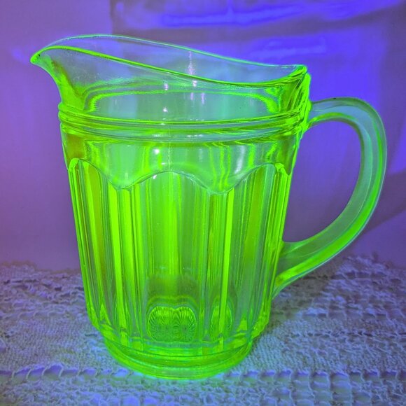 1930s Vintage Hocking Green Colonial Uranium Glass 5" Milk Pitcher - Picture 1 of 8